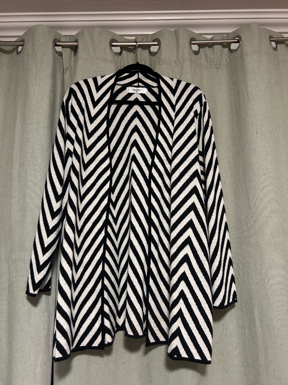 Jones Studio, Women's sz 2XL, Black & White Pattered Sweater